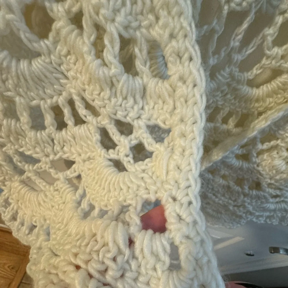 70s Handmade Cream Crocheted Shawl Poncho Pashmina Coverup Boho Grannycore Indie - Picture 7 of 13